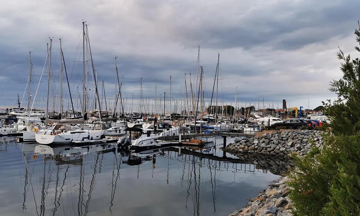 {"base": "de", "no": "Laboe Baltic Bay Havn", "se": "Laboe Baltiska viken hamn", "en": "Laboe Baltic Bay Harbour", "da": "Laboe Baltic Bay Havn", "fr": "Port de Laboe Baltic Bay", "de": "Laboe Baltic Bay Hafen", "es": "Puerto de Laboe Baltic Bay", "it": "Porto Laboe Baltic Bay", "pt": "Porto Laboe Baltic Bay", "nl": "Laboe Baltic Bay Haven", "pl": "Laboe Baltic Bay Port", "uk": "\u041b\u0430\u0431\u043e\u0435 \u0411\u0430\u043b\u0442\u0456\u0439\u0441\u044c\u043a\u0430 \u0437\u0430\u0442\u043e\u043a\u0430 \u041f\u043e\u0440\u0442", "ro": "Laboe Golful Baltic\u0103 Port", "tr": "Laboe Balt\u0131k Koyu Liman\u0131", "el": "\u039b\u03b1\u03bc\u03c0\u03cc\u03b5\u03b9 Baltic Bay \u039b\u03b9\u03bc\u03ac\u03bd\u03b9", "cs": "Laboe Baltic Bay p\u0159\u00edstav", "hu": "Laboe Balti-tengeri \u00f6b\u00f6l kik\u00f6t\u0151", "fi": "Laboe Baltic Bay -satama", "bg": "\u041b\u0430\u0431\u043e\u0435 \u041f\u0440\u0438\u0441\u0442\u0430\u043d\u0438\u0449\u0435 \u0411\u0430\u043b\u0442\u0438\u0439\u0441\u043a\u0438 \u0437\u0430\u043b\u0438\u0432", "sr": "\u041b\u0430\u0431\u043e\u0435 \u0411\u0430\u043b\u0442\u0438\u0447\u043a\u0438 \u0437\u0430\u043b\u0438\u0432 \u043b\u0443\u043a\u0430", "et": "Laboe L\u00e4\u00e4nemere laht Sadam", "lv": "Laboe Baltijas j\u016bras l\u012bcis Osta", "lt": "Laboe Baltijos \u012flankos uostas"}