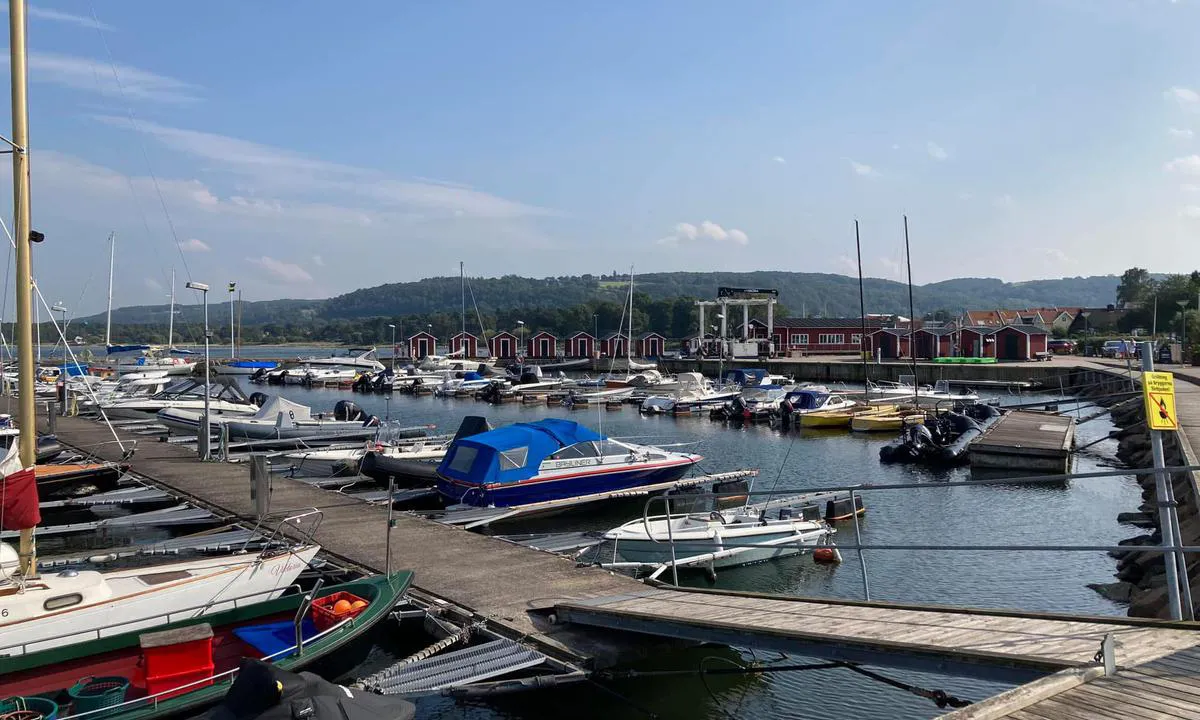 Båstad: {"base": "se", "no": "S\u00f8ndre del av havnen.", "se": "S\u00f6dra delen av hamnen.", "en": "Southern part of the harbour.", "da": "Den sydlige del af havnen."}