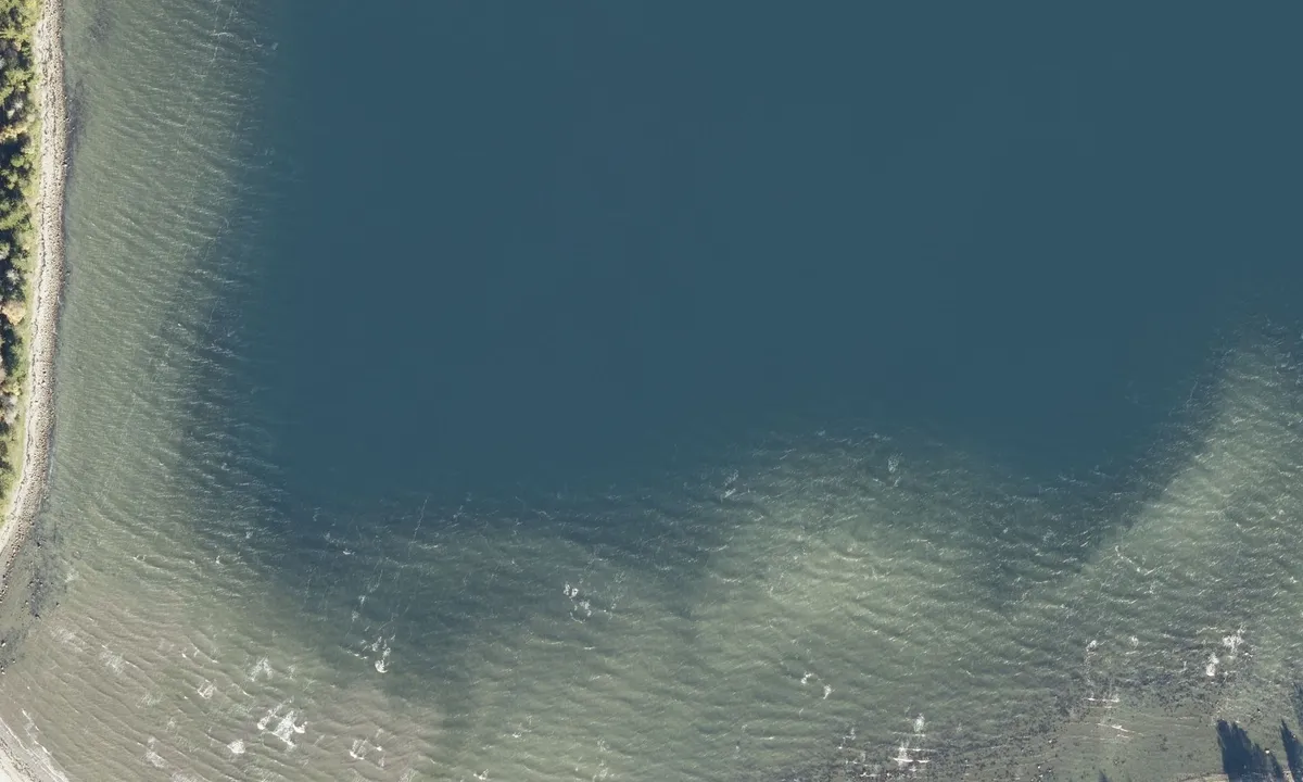 Flyfoto av Bastøybukta