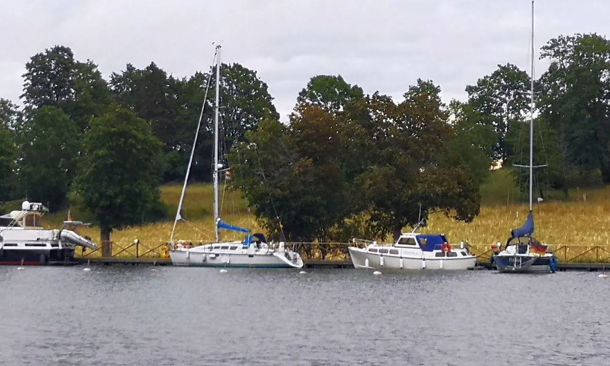 {"base": "se", "no": "Berg - \u00d8vre havn", "se": "Berg - \u00d6vrehamnen", "en": "Berg - Upper Harbour", "da": "Berg - Overhavnen"}