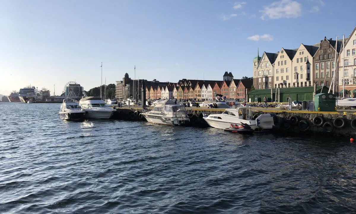 Bergen Gjestehavn: Båter liggende på Zachariasbryggen. I helger når det kan være full fest i byen, ligger du litt mer usjenert her.