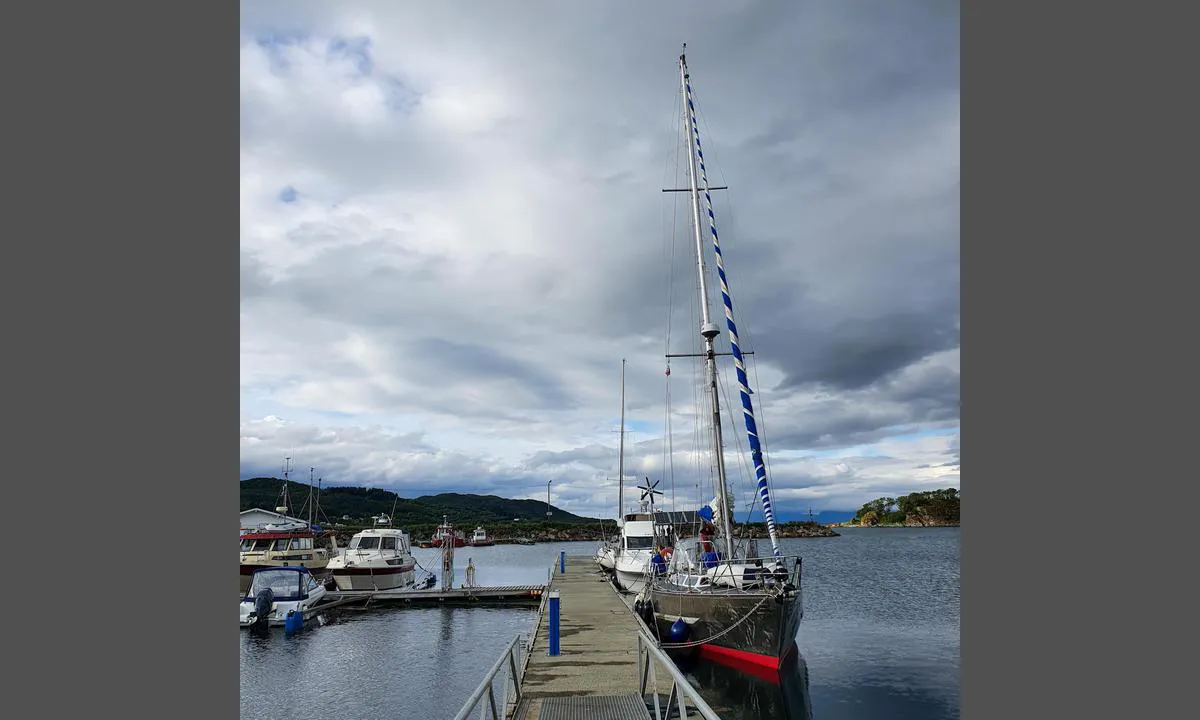 Bjarkøy Havn: {"base": "no", "no": "Det er nok plass til fire til fem b\u00e5ter", "se": "Det finns nog plats f\u00f6r fyra till fem b\u00e5tar", "en": "There is enough space for four to five boats", "da": "Der er nok plads til fire til fem b\u00e5de"}