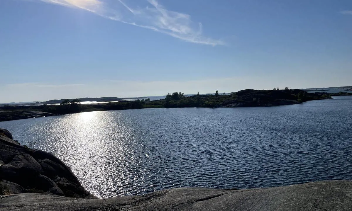 Björkö - Nötö: {"base": "no", "no": "Innsj\u00f8en", "se": "Insj\u00f6n", "en": "The lake", "da": "Inns\u00f8en"}