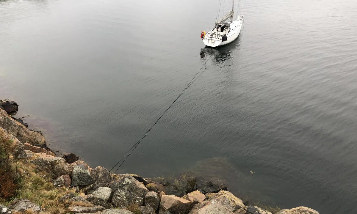 Björnshuvudet: Except for a few rocks, it’s deep (+10 meters) all the way towards the rocks.