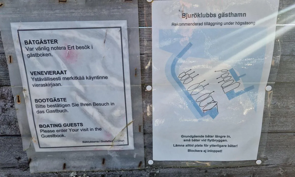 Bjuröklubb: {"base": "en", "no": "OPPMERKSOMHET: vi var alene og vi kunne fort\u00f8ye langs siden. Normal modus er akteranker og ponton.", "se": "UPPM\u00c4RKSAMHET: vi var ensamma och vi kunde f\u00f6rt\u00f6ja l\u00e5ngsides.<br>Normall\u00e4ge \u00e4r akterankare och ponton.", "en": "ATTENTION: we were alone and we could tie along side.\r\nNormal mode is Stern anchor and pontoon.", "da": "OPM\u00c6RKSOMHED: Vi var alene, og vi kunne l\u00e6gge til langskibs.<br>Normalt modus er h\u00e6kanker og ponton.", "fr": "ATTENTION: nous \u00e9tions seuls et nous avons pu nous amarrer \u00e0 quai. <br/> Le mode normal est ancre de poupe et ponton.", "de": "ACHTUNG: Wir waren allein und konnten l\u00e4ngsseits festmachen. Normalerweise wird ein Heckanker und ein Ponton verwendet.", "es": "ATENCI\u00d3N: est\u00e1bamos solos y pudimos amarrar de costado.<br>Modo normal es ancla de popa y pantalan.", "it": "ATTENZIONE: eravamo soli e abbiamo potuto ormeggiare fianco a fianco. La modalit\u00e0 normale \u00e8 l'ancora di poppa e il pontile.", "pt": "ATEN\u00c7\u00c3O: est\u00e1vamos sozinhos e pod\u00edamos amarrar ao lado.<br>O modo normal \u00e9 \u00e2ncora de popa e pont\u00e3o.", "nl": "LET OP: We waren alleen en we konden langszij afmeren. Normale modus is achteranker en ponton.", "pl": "UWAGA: byli\u015bmy sami i mogli\u015bmy zacumowa\u0107 przy burcie. Normalny tryb to kotwica od rufy i pomost.", "uk": "<b>\u0423\u0412\u0410\u0413\u0410:</b> \u043c\u0438 \u0431\u0443\u043b\u0438 \u043e\u0434\u043d\u0456 \u0456 \u043c\u043e\u0433\u043b\u0438 \u043f\u0440\u0438\u0441\u0442\u0430\u0442\u0438 \u0431\u043e\u0440\u0442\u043e\u043c.<br>\u0417\u0432\u0438\u0447\u0430\u0439\u043d\u0438\u0439 \u0440\u0435\u0436\u0438\u043c - \u043a\u043e\u0440\u043c\u043e\u0432\u0438\u0439 \u044f\u043a\u0456\u0440 \u0456 \u043f\u043e\u043d\u0442\u043e\u043d.", "ro": "ATEN\u021aIE: am fost singuri \u0219i ne-am putut lega al\u0103turi.<br> Mod normal este ancor\u0103 de pup\u0103 \u0219i ponton.", "tr": "D\u0130KKAT: Yaln\u0131zd\u0131k ve yana ba\u011flanabildik.<br> Normal mod, k\u0131\u00e7 demir ve ponton dur.", "el": "\u03a0\u03a1\u039f\u03a3\u039f\u03a7\u0397: \u03ae\u03bc\u03b1\u03c3\u03c4\u03b1\u03bd \u03bc\u03cc\u03bd\u03bf\u03b9 \u03bc\u03b1\u03c2 \u03ba\u03b1\u03b9 \u03bc\u03c0\u03bf\u03c1\u03bf\u03cd\u03c3\u03b1\u03bc\u03b5 \u03bd\u03b1 \u03b4\u03ad\u03c3\u03bf\u03c5\u03bc\u03b5 \u03c0\u03bb\u03b5\u03c5\u03c1\u03b9\u03ba\u03ac.<br>\u039a\u03b1\u03bd\u03bf\u03bd\u03b9\u03ba\u03ae \u03b4\u03b9\u03b1\u03bc\u03cc\u03c1\u03c6\u03c9\u03c3\u03b7 \u03b5\u03af\u03bd\u03b1\u03b9 \u03ac\u03b3\u03ba\u03c5\u03c1\u03b1 \u03c0\u03c1\u03cd\u03bc\u03bd\u03b7\u03c2 \u03ba\u03b1\u03b9 \u03c0\u03cc\u03bd\u03c4\u03bf\u03bd.", "cs": "POZOR: Byli jsme sami a mohli jsme se p\u0159iv\u00e1zat pod\u00e9l boku.<br>Norm\u00e1ln\u00ed re\u017eim je zadn\u00ed kotva a ponton.", "hu": "FIGYELEM: Egyed\u00fcl voltunk, \u00e9s oldalt k\u00f6t\u00f6tt\u00fcnk ki. A norm\u00e1l m\u00f3d az orrhorgony \u00e9s a m\u00f3l\u00f3.", "fi": "HUOMIO: olimme yksin ja voimme kiinnitt\u00e4\u00e4 kyljelleen.<br>Normaali tapa on per\u00e4ankkuri ja ponttoni.", "bg": "\u0412\u041d\u0418\u041c\u0410\u041d\u0418\u0415: \u0431\u044f\u0445\u043c\u0435 \u0441\u0430\u043c\u0438 \u0438 \u043c\u043e\u0436\u0435\u0445\u043c\u0435 \u0434\u0430 \u0441\u0435 \u0437\u0430\u0432\u044a\u0440\u0436\u0435\u043c \u043d\u0430\u0441\u0442\u0440\u0430\u043d\u0430.\n\u041d\u043e\u0440\u043c\u0430\u043b\u043d\u0438\u044f\u0442 \u0440\u0435\u0436\u0438\u043c \u0435 \u0441 \u043a\u044a\u0440\u043c\u043e\u0432\u0430 \u043a\u043e\u0442\u0432\u0430 \u0438 \u043f\u043e\u043d\u0442\u043e\u043d.", "sr": "PA\u017dNJA: bili smo sami i mogli smo da se ve\u017eemo pored mola. Normalan na\u010din je krmeni sidr i ponton.", "et": "T\u00c4HELEPANU: olime \u00fcksi ja saime k\u00f5rvale kinnituda.\nTavaline viis on ahtrisanker ja pontoon.", "lv": "UZMAN\u012aBU: m\u0113s bij\u0101m vieni un var\u0113j\u0101m piesieties gar bortu.<br>Parastais veids ir paka\u013c\u0113j\u0101 enkura un pontona.", "lt": "D\u0116MESIO: buvome vieni ir gal\u0117jome \u0161vartuotis \u0161alia.<br>Normalus \u0161vartavimo b\u016bdas yra galinis inkaras ir pontonas."}