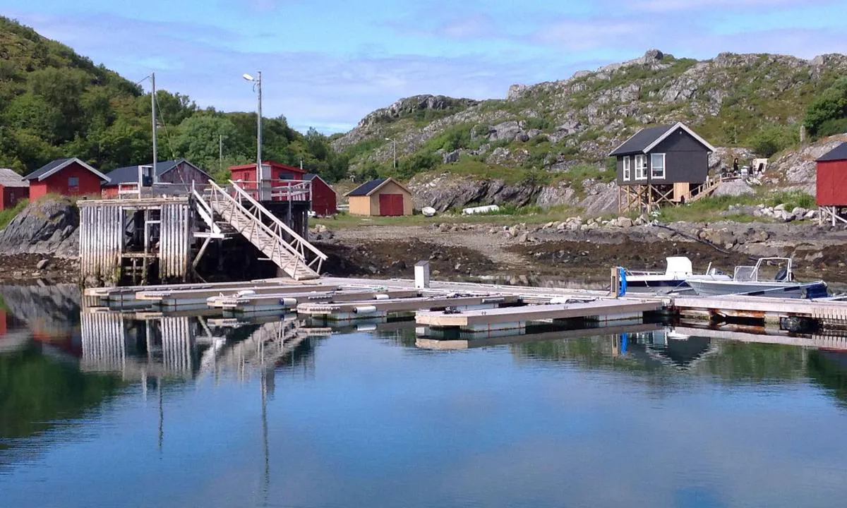 Bliksvær: {"base": "no", "no": "Bliksv\u00e6r gjestehavn", "se": "Bliksv\u00e4r g\u00e4sthamn", "en": "Bliksv\u00e6r guest harbor", "da": "Bliksv\u00e6r g\u00e6stehavn"}