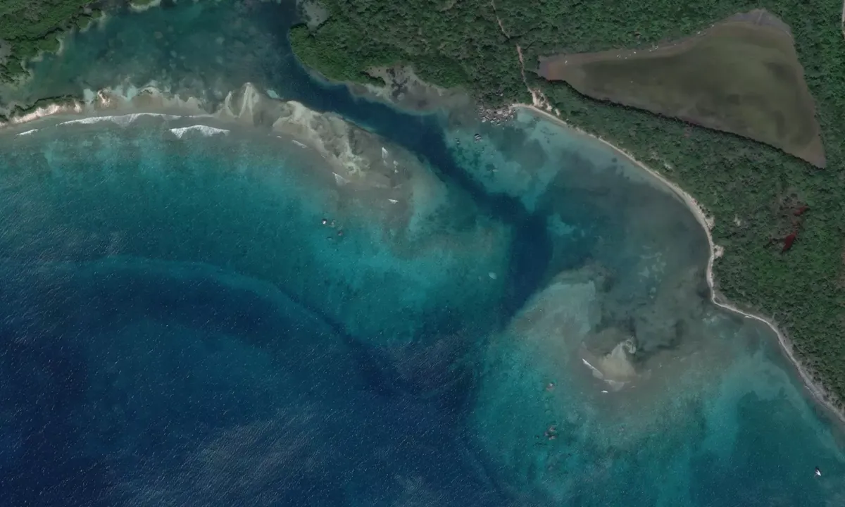 Flyfoto av Bluff Bay 1
