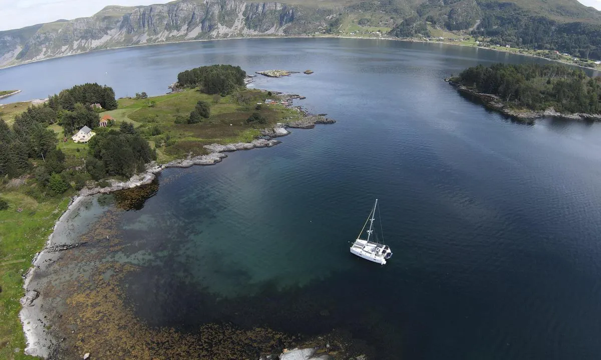 Bø - Selje: {"base": "en", "no": "Halv\u00f8ya Stad kan sees.", "se": "Halv\u00f6n Stad kan ses.", "en": "The peninsula of Stad can seen.", "da": "Halv\u00f8en Stad kan ses."}