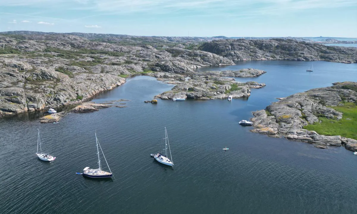 Bockholmen: {"base": "no", "no": "Svaiplass og mulighet for fort\u00f8yning mot land", "se": "Svajplats och m\u00f6jlighet f\u00f6r f\u00f6rt\u00f6jning mot land", "en": "Swinging space and opportunity for mooring against the shore", "da": "Svingplads og mulighed for fort\u00f8jning mod land"}