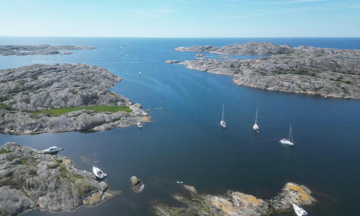Bockholmen: {"base": "no", "no": "Innseilingen", "se": "Inseglingen", "en": "The Approach", "da": "Indsejlingen"}