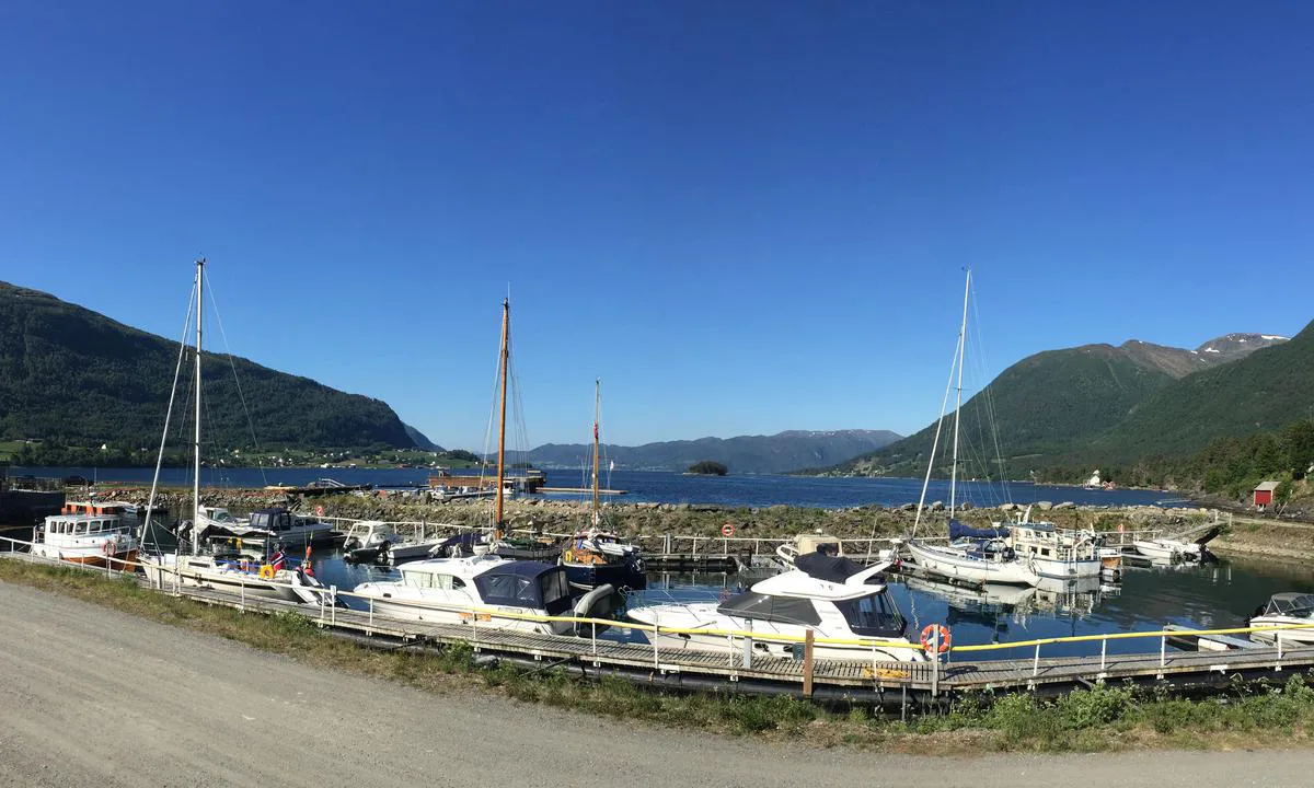 Bøfjorden Småbåthavn: Lun og fin havn.