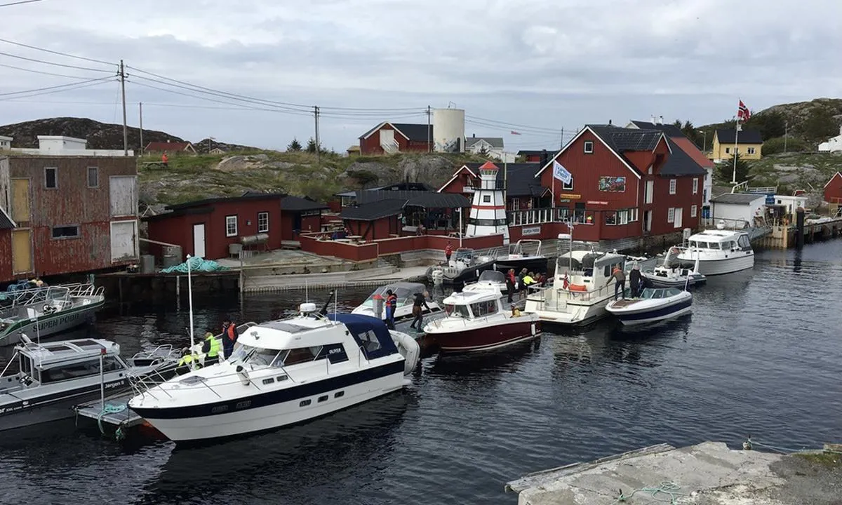En rolig lørdag i Bogøyvær. I sesong kan det være trangt om plassen på lørdager når alle skal ha fish & chips på Supen Pøbb.