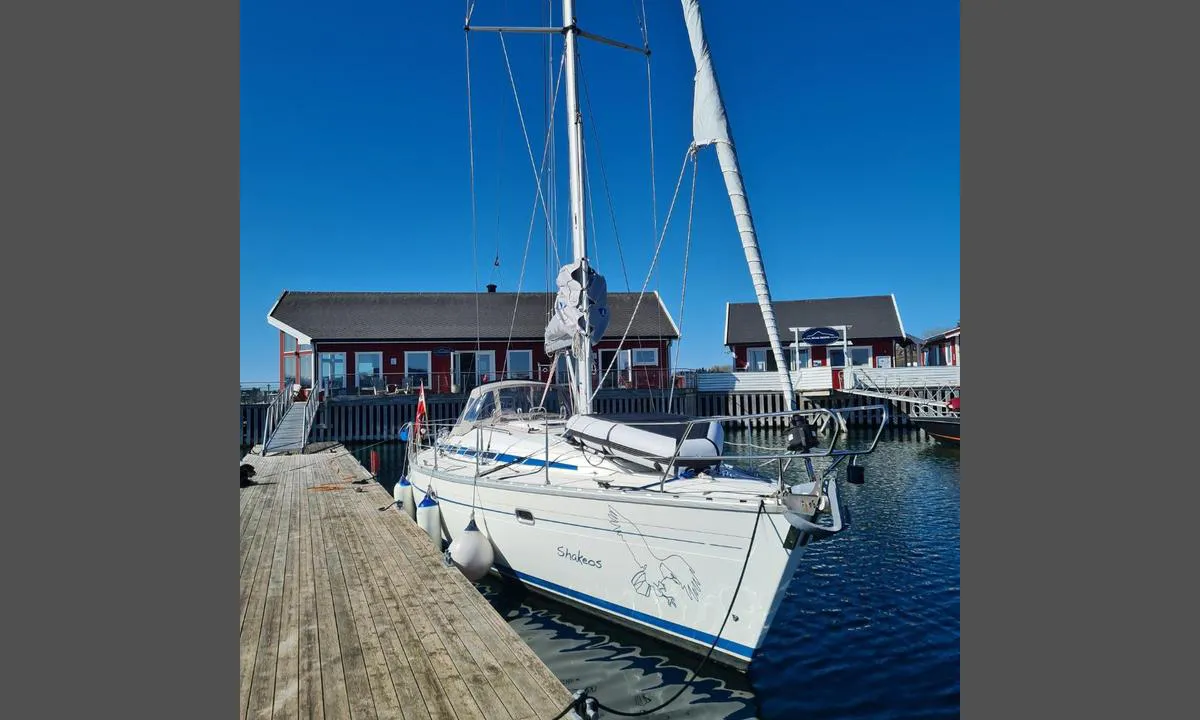 {"base": "no", "no": "Flott kaianlegg og veldig trivelig driver p\u00e5 Bolga Brygge. God mat \u00e5 alt man trenger. Flott tur terreng blandt annet til Bolgb\u00f8rra som er et naturlig hull i fjellet, en grotte med to innganger.  6 mai 2024", "se": "Fin kajanl\u00e4ggning och v\u00e4ldigt trevlig driftare p\u00e5 Bolga Brygga. God mat och allt man beh\u00f6ver. Fin vandringsterr\u00e4ng bland annat till Bolgb\u00f8rra som \u00e4r ett naturligt h\u00e5l i berget, en grotta med tv\u00e5 ing\u00e5ngar. 6 maj 2024", "en": "Great quay facilities and very pleasant host at Bolga Brygge. Good food and everything you need. Great hiking terrain, including Bolgb\u00f8rra which is a natural hole in the mountain, a cave with two entrances. May 6, 2024", "da": "<p>Flot kajanl\u00e6g og meget venlig driver p\u00e5 Bolga Brygge. God mad og alt hvad man beh\u00f8ver. Fantastisk vandreterr\u00e6n, blandt andet til Bolgb\u00f8rra, som er et naturligt hul i fjeldet, en grotte med to indgange.</p><p>6. maj 2024</p>", "fr": "Bel am\u00e9nagement de quai et un g\u00e9rant tr\u00e8s sympathique \u00e0 Bolga Brygge. Bonne nourriture et tout ce dont on a besoin. Superbes sentiers de randonn\u00e9e, notamment vers Bolgb\u00f8rra, qui est un trou naturel dans la montagne, une grotte avec deux entr\u00e9es. 6 mai 2024", "de": "Sch\u00f6ne Kai-Anlage und sehr freundlicher Betreiber bei Bolga Brygge. Gutes Essen und alles, was man braucht. Sch\u00f6ne Wanderwege, unter anderem zur Bolgb\u00f8rra, einem nat\u00fcrlichen Loch im Berg, einer H\u00f6hle mit zwei Eing\u00e4ngen. 6. Mai 2024", "es": "Instalaciones portuarias excelentes y un operario muy agradable en Bolga Brygge. Buena comida y todo lo necesario. Magn\u00edficos senderos, entre ellos el de Bolgb\u00f8rra, que es un agujero natural en la monta\u00f1a, una cueva con dos entradas. 6 de mayo de 2024", "it": "Ottima struttura portuale e gestore molto simpatico al Bolga Brygge. Buon cibo e tutto ci\u00f2 di cui si ha bisogno. Bel percorso escursionistico, tra cui Bolgb\u00f8rra, un foro naturale nella montagna, una grotta con due ingressi. 6 maggio 2024", "pt": "Instala\u00e7\u00f5es de cais excelentes e operador muito agrad\u00e1vel em Bolga Brygge. Boa comida e tudo o que \u00e9 necess\u00e1rio. Terreno de passeio excelente, incluindo Bolgb\u00f8rra, que \u00e9 um buraco natural na montanha, uma caverna com duas entradas. 6 de maio de 2024", "nl": "Mooie aanlegplaats en zeer vriendelijke beheerder bij Bolga Brygge. Goed eten en alles wat je nodig hebt. Prachtig wandelgebied onder andere naar Bolgb\u00f8rra, een natuurlijke opening in de berg, een grot met twee ingangen. 6 mei 2024", "pl": "Wspania\u0142a przysta\u0144 i bardzo przyjazny zarz\u0105dca w Bolga Brygge. Dobre jedzenie i wszystko, co potrzebne. Wspania\u0142e tereny spacerowe, w tym Bolgb\u00f8rra, kt\u00f3re jest naturalnym otworem w skale, jaskini\u0105 z dwoma wej\u015bciami. 6 maja 2024", "uk": "\u0427\u0443\u0434\u043e\u0432\u0438\u0439 \u043f\u0440\u0438\u0447\u0430\u043b \u0456 \u0434\u0443\u0436\u0435 \u043f\u0440\u0438\u0432\u0456\u0442\u043d\u0438\u0439 \u0443\u043f\u0440\u0430\u0432\u0438\u0442\u0435\u043b\u044c \u043d\u0430 Bolga Brygge. \u0421\u043c\u0430\u0447\u043d\u0430 \u0457\u0436\u0430 \u0456 \u0432\u0441\u0435, \u0449\u043e \u043f\u043e\u0442\u0440\u0456\u0431\u043d\u043e. \u0427\u0443\u0434\u043e\u0432\u0430 \u043c\u0456\u0441\u0446\u0435\u0432\u0456\u0441\u0442\u044c \u0434\u043b\u044f \u043f\u0440\u043e\u0433\u0443\u043b\u044f\u043d\u043e\u043a, \u0437\u043e\u043a\u0440\u0435\u043c\u0430 \u0434\u043e Bolgb\u00f8rra, \u044f\u043a\u0430 \u0454 \u043f\u0440\u0438\u0440\u043e\u0434\u043d\u0438\u043c \u043e\u0442\u0432\u043e\u0440\u043e\u043c \u0443 \u0441\u043a\u0435\u043b\u0456, \u043f\u0435\u0447\u0435\u0440\u043e\u044e \u0437 \u0434\u0432\u043e\u043c\u0430 \u0432\u0445\u043e\u0434\u0430\u043c\u0438. 6 \u0442\u0440\u0430\u0432\u043d\u044f 2024", "ro": "Facilit\u0103\u021bi de chei excelente \u0219i un operator foarte prietenos la Bolga Brygge. M\u00e2ncare bun\u0103 \u0219i tot ce ai nevoie. Teren de drume\u021bii minunat, inclusiv pentru Bolgb\u00f8rra, care este o gaur\u0103 natural\u0103 \u00een munte, o grot\u0103 cu dou\u0103 intr\u0103ri. 6 mai 2024", "tr": "Harika bir r\u0131ht\u0131m tesisi ve Bolga Brygge'de \u00e7ok ho\u015f bir i\u015fletmeci. \u0130yi yemek ve ihtiya\u00e7 duyulan her \u015fey mevcut. Harika y\u00fcr\u00fcy\u00fc\u015f alanlar\u0131, \u00f6zellikle de da\u011fda do\u011fal bir delik olan, iki giri\u015fli bir ma\u011fara olan Bolgb\u00f8rra'ya gidilebilir. 6 May\u0131s 2024", "el": "\u0395\u03be\u03b1\u03b9\u03c1\u03b5\u03c4\u03b9\u03ba\u03ad\u03c2 \u03b5\u03b3\u03ba\u03b1\u03c4\u03b1\u03c3\u03c4\u03ac\u03c3\u03b5\u03b9\u03c2 \u03c0\u03c1\u03bf\u03b2\u03bb\u03ae\u03c4\u03b1\u03c2 \u03ba\u03b1\u03b9 \u03c0\u03bf\u03bb\u03cd \u03c6\u03b9\u03bb\u03b9\u03ba\u03cc\u03c2 \u03c7\u03b5\u03b9\u03c1\u03b9\u03c3\u03c4\u03ae\u03c2 \u03c3\u03c4\u03b7 Bolga Brygge. \u039a\u03b1\u03bb\u03cc \u03c6\u03b1\u03b3\u03b7\u03c4\u03cc \u03ba\u03b1\u03b9 \u03cc\u03bb\u03b1 \u03cc\u03c3\u03b1 \u03c7\u03c1\u03b5\u03b9\u03ac\u03b6\u03b5\u03c3\u03c4\u03b5. \u03a0\u03b1\u03bd\u03ad\u03bc\u03bf\u03c1\u03c6\u03bf \u03c0\u03b5\u03b6\u03bf\u03c0\u03bf\u03c1\u03b9\u03ba\u03cc \u03c4\u03bf\u03c0\u03af\u03bf, \u03bc\u03b5\u03c4\u03b1\u03be\u03cd \u03ac\u03bb\u03bb\u03c9\u03bd \u03c0\u03c1\u03bf\u03c2 \u03c4\u03b7\u03bd Bolgb\u00f8rra, \u03b7 \u03bf\u03c0\u03bf\u03af\u03b1 \u03b5\u03af\u03bd\u03b1\u03b9 \u03bc\u03b9\u03b1 \u03c6\u03c5\u03c3\u03b9\u03ba\u03ae \u03c4\u03c1\u03cd\u03c0\u03b1 \u03c3\u03c4\u03bf \u03b2\u03bf\u03c5\u03bd\u03cc, \u03bc\u03b9\u03b1 \u03c3\u03c0\u03b7\u03bb\u03b9\u03ac \u03bc\u03b5 \u03b4\u03cd\u03bf \u03b5\u03b9\u03c3\u03cc\u03b4\u03bf\u03c5\u03c2. 6 \u039c\u03b1\u0390\u03bf\u03c5 2024", "cs": "Skv\u011bl\u00e9 p\u0159\u00edstavn\u00ed za\u0159\u00edzen\u00ed a velmi p\u0159\u00e1telsk\u00fd provozovatel v Bolga Brygge. Dobr\u00e9 j\u00eddlo a v\u0161e, co je pot\u0159eba. Skv\u011bl\u00fd ter\u00e9n pro turistiku, v\u010detn\u011b cesty k Bolgb\u00f8rra, co\u017e je p\u0159irozen\u00fd otvor ve sk\u00e1le, jeskyn\u011b se dv\u011bma vchody. 6. kv\u011btna 2024", "hu": "Sz\u00e9p kik\u00f6t\u0151i l\u00e9tes\u00edtm\u00e9ny \u00e9s nagyon bar\u00e1ts\u00e1gos \u00fczemeltet\u0151 a Bolga Brygg\u00e9n\u00e9l. J\u00f3 \u00e9telek \u00e9s minden, amire sz\u00fcks\u00e9g van. Gy\u00f6ny\u00f6r\u0171 t\u00fara ter\u00fclet t\u00f6bbek k\u00f6z\u00f6tt Bolgb\u00f8rr\u00e1ba, ami egy term\u00e9szetes lyuk a hegyben, egy barlang k\u00e9t bej\u00e1rattal. 2024. m\u00e1jus 6.", "fi": "Hieno laituri ja eritt\u00e4in mukava is\u00e4nt\u00e4 Bolga Bryggess\u00e4. Hyv\u00e4\u00e4 ruokaa ja kaikkea mit\u00e4 tarvitsee. Hienot retkeilymaastot, muun muassa Bolgb\u00f8rra, joka on luonnollinen reik\u00e4 vuoressa, luola kahdella sis\u00e4\u00e4nk\u00e4ynnill\u00e4. 6. toukokuuta 2024", "bg": "\u041f\u0440\u0435\u043a\u0440\u0430\u0441\u043d\u043e \u043a\u0435\u0439\u043e\u0432\u043e \u0441\u044a\u043e\u0440\u044a\u0436\u0435\u043d\u0438\u0435 \u0438 \u043c\u043d\u043e\u0433\u043e \u043f\u0440\u0438\u044f\u0442\u0435\u043d \u043e\u043f\u0435\u0440\u0430\u0442\u043e\u0440 \u043d\u0430 Bolga Brygge. \u0414\u043e\u0431\u0440\u0430 \u0445\u0440\u0430\u043d\u0430 \u0438 \u0432\u0441\u0438\u0447\u043a\u043e \u043d\u0435\u043e\u0431\u0445\u043e\u0434\u0438\u043c\u043e. \u041f\u0440\u0435\u043a\u0440\u0430\u0441\u0435\u043d \u0442\u0443\u0440\u0438\u0441\u0442\u0438\u0447\u0435\u0441\u043a\u0438 \u0442\u0435\u0440\u0435\u043d, \u0432\u043a\u043b\u044e\u0447\u0438\u0442\u0435\u043b\u043d\u043e \u0434\u043e Bolgb\u00f8rra, \u043a\u043e\u0439\u0442\u043e \u0435 \u0435\u0441\u0442\u0435\u0441\u0442\u0432\u0435\u043d\u0430 \u0434\u0443\u043f\u043a\u0430 \u0432 \u043f\u043b\u0430\u043d\u0438\u043d\u0430\u0442\u0430, \u043f\u0435\u0449\u0435\u0440\u0430 \u0441 \u0434\u0432\u0430 \u0432\u0445\u043e\u0434\u0430. 6 \u043c\u0430\u0439 2024", "sr": "Odli\u010dan pristani\u0161ni objekat i veoma ljubazan rukovodilac u Bolga Brygge. Dobra hrana i sve \u0161to je potrebno. Prelep teren za \u0161etnju, izme\u0111u ostalog do Bolgb\u00f8rre, koja je prirodna rupa u planini, pe\u0107ina sa dva ulaza. 6. maja 2024.", "et": "Suurep\u00e4rane kaidekompleks ja v\u00e4ga meeldiv peremees Bolga Brygges. Hea toit ja k\u00f5ik vajalik olemas. Suurep\u00e4rased matkarajad, sealhulgas Bolgb\u00f8rra, mis on looduslik auk m\u00e4es, kahe sissep\u00e4\u00e4suga koobas. 6. mai 2024", "lv": "Lieliska piest\u0101tne un \u013coti pat\u012bkams operators Bolga Brygge. Laba \u0113din\u0101\u0161ana un viss nepiecie\u0161amais. Lieliski p\u0101rg\u0101jienu apvidi, tostarp Bolgb\u00f8rra, kas ir dabisks caurums kaln\u0101, ala ar div\u0101m ieej\u0101m. 2024. gada 6. maijs", "lt": "Puiki krantin\u0117 ir labai malonus vadovas Bolga Brygge. Gera maitinimo \u012fstaiga ir viskas, ko reikia. Puikus p\u0117s\u010di\u0173j\u0173 takas, \u012fskaitant Bolgb\u00f8rra, kuri yra nat\u016brali skyl\u0117 kalne, urvas su dviem \u012f\u0117jimais. 2024 m. gegu\u017e\u0117s 6 d."}