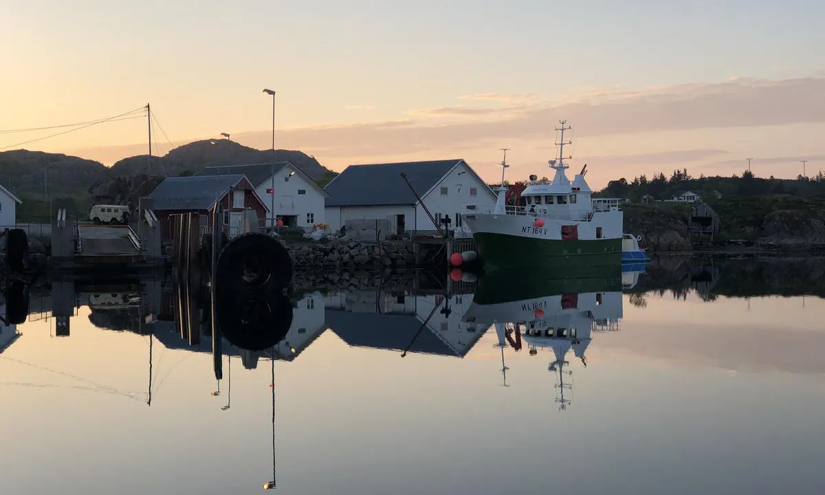 Kveldsstemning i havna på Borgan.