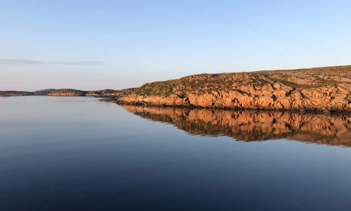 {"base": "no", "no": "Vakker innseiling p\u00e5 vei inn til Borgan. De r\u00f8de holmene lyser opp i kveldssola.", "se": "Vacker insegling p\u00e5 v\u00e4g in till Borgan. De r\u00f6da holmarna lyser upp i kv\u00e4llssolen.", "en": "Beautiful entry on the way into Borgan. The red islets light up in the evening sun.", "da": "Smuk indsejling p\u00e5 vej ind til Borgan. De r\u00f8de holme lyser op i aftensolen."}