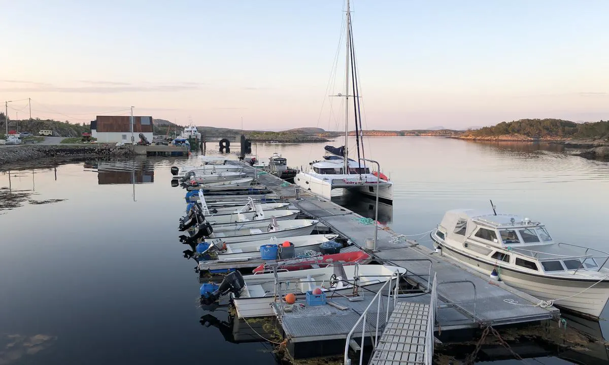 På Borgan er det plass til gjestebåter på utsiden av flytebrygga. Longslide fortøying.