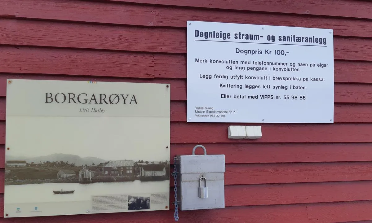 Borgarøya - Ulstein: {"base": "no", "no": "Oppslag vedr leigevilk\u00e5r og pris.", "se": "Anslag om hyresvillkor och pris.", "en": "Notice regarding terms of lease and price.", "da": "Opslag vedr lejevilk\u00e5r og pris."}