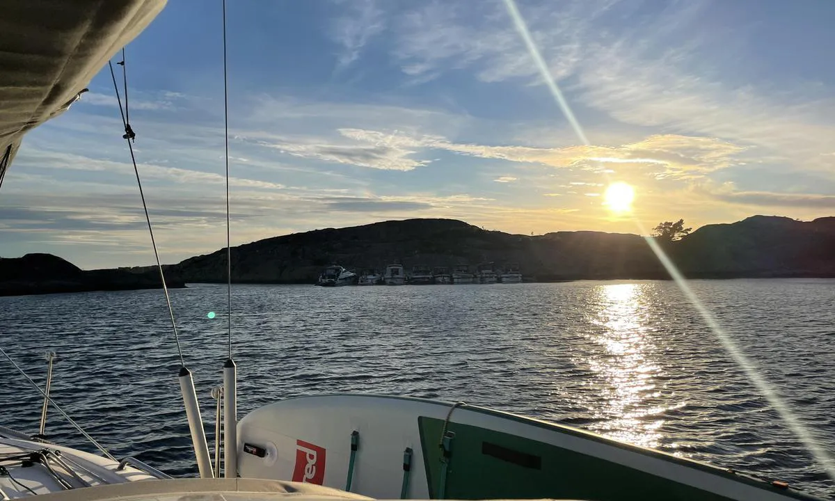 Børholmen: {"base": "no", "no": "Mot nordvest", "se": "Mot nordv\u00e4st", "en": "Towards northwest", "da": "Mod nordvest"}