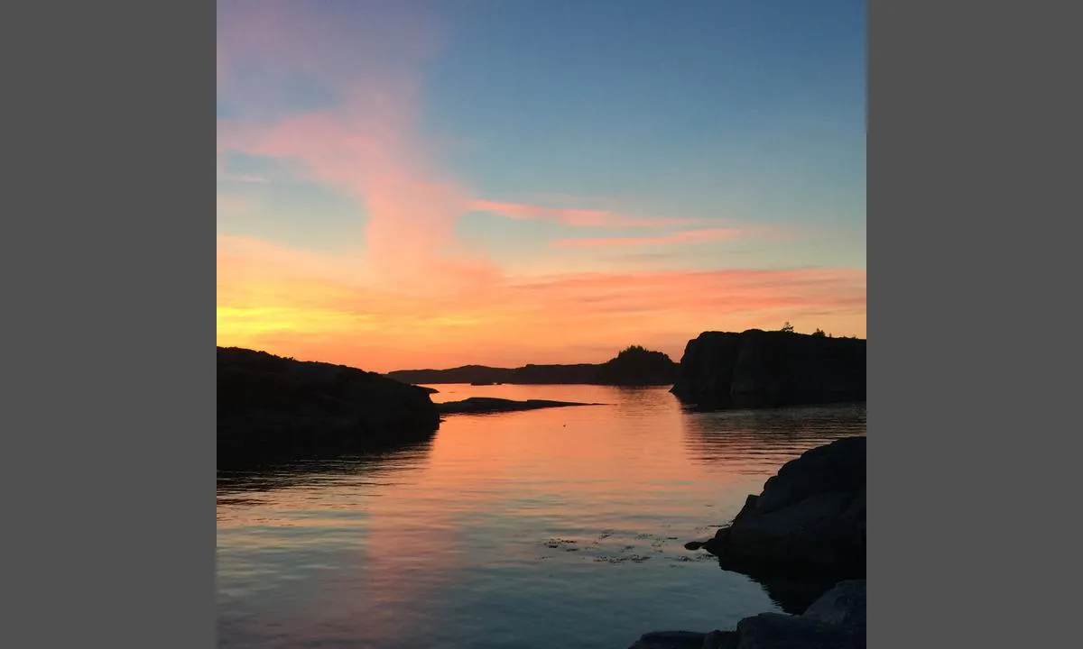 Børøypollen: {"base": "no", "no": "Flotte solnedganger.", "se": "Fantastiska solnedg\u00e5ngar.", "en": "Beautiful sunsets.", "da": "Flotte solnedgange."}