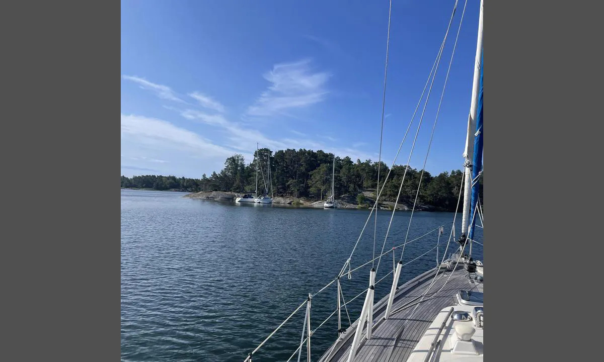 Böteskobben - Nämdö: {"base": "se", "no": "S\u00f8rvestlige delen av bukta", "se": "Sydv\u00e4stra delen av fladen", "en": "Southwestern part of the basin", "da": "Sydvestlige del af fjorden", "fr": "La partie sud-ouest de la baie", "de": "S\u00fcdwestlicher Teil der Bucht", "es": "Parte suroeste de la bah\u00eda", "it": "Parte sud-occidentale della baia", "pt": "Parte sudoeste da enseada", "nl": "Zuidwestelijk deel van de fjord", "pl": "Po\u0142udniowo-zachodnia cz\u0119\u015b\u0107 zatoki", "uk": "\u041f\u0456\u0432\u0434\u0435\u043d\u043d\u043e-\u0437\u0430\u0445\u0456\u0434\u043d\u0430 \u0447\u0430\u0441\u0442\u0438\u043d\u0430 \u0437\u0430\u0442\u043e\u043d\u0443", "ro": "Partea de sud-vest a fladei", "tr": "Koyun g\u00fcneybat\u0131 k\u0131sm\u0131", "el": "\u039d\u03bf\u03c4\u03b9\u03bf\u03b4\u03c5\u03c4\u03b9\u03ba\u03cc \u03bc\u03ad\u03c1\u03bf\u03c2 \u03c4\u03bf\u03c5 \u03bb\u03b9\u03bc\u03ad\u03bd\u03b1", "cs": "Jihoz\u00e1padn\u00ed \u010d\u00e1st z\u00e1toky", "hu": "A kotlacs\u00e1k d\u00e9lnyugati r\u00e9sze", "fi": "Lahti lounaisosassa", "bg": "\u042e\u0433\u043e\u0437\u0430\u043f\u0430\u0434\u043d\u0430\u0442\u0430 \u0447\u0430\u0441\u0442 \u043d\u0430 \u0437\u0430\u043b\u0438\u0432\u0430", "sr": "\u0408\u0443\u0433\u043e\u0437\u0430\u043f\u0430\u0434\u043d\u0438 \u0434\u0435\u043e \u0437\u0430\u043b\u0438\u0432\u0430", "et": "L\u00f5una-l\u00e4\u00e4nes osa lahenemist", "lv": "Dienvidrietumu da\u013ca no l\u012b\u010da", "lt": "Pietvakarin\u0117 \u012flankos dalis"}