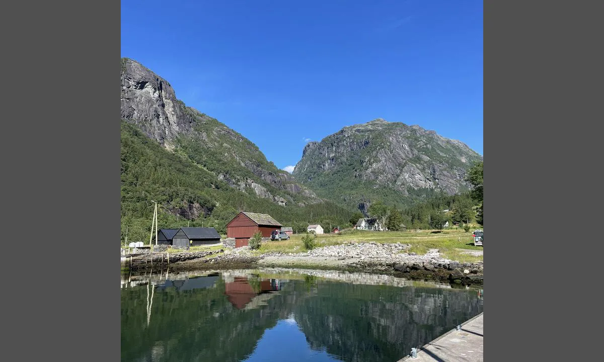 {"base": "en", "no": "Botnen landsby", "se": "Botnen by", "en": "Botnen village", "da": "Botnen landsby"}