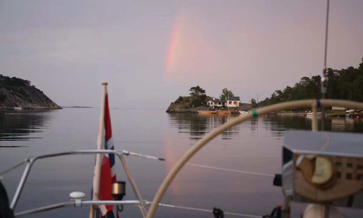 Bottsfjorden: Lett tilgjengelig og lun havn når du seiler utaskjærs og ønsker en god natts søvn.