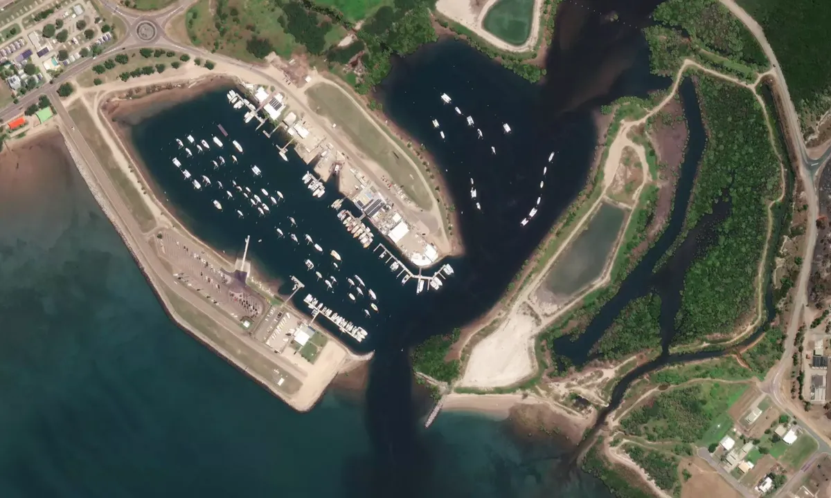 Flyfoto av Bowen Marina