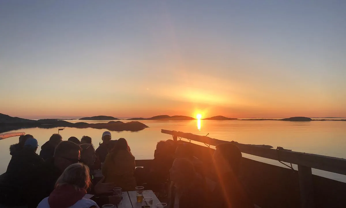 Brakstad Hamn: Solnedgang på pøbben.