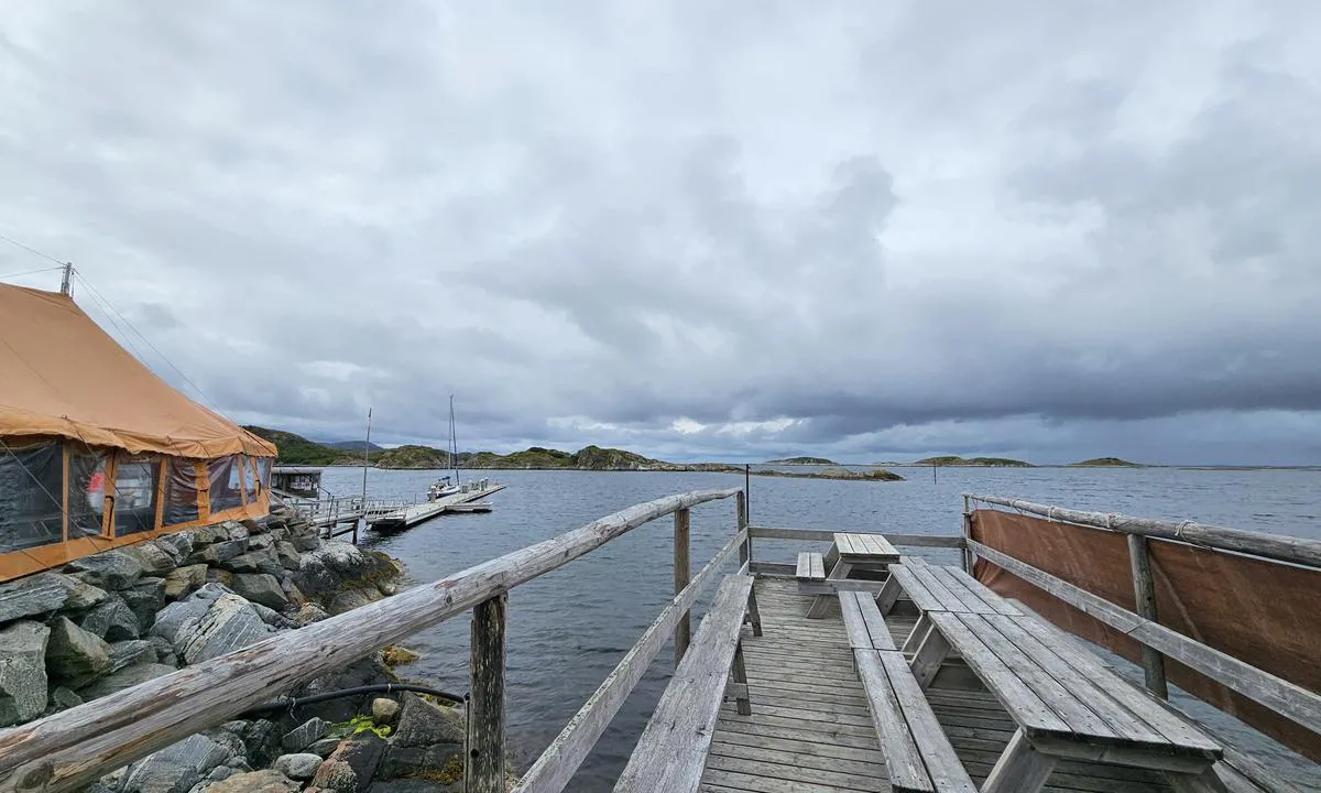 Brakstad Hamn: {"base": "no", "no": "Bilde fra p\u00f8bben", "se": "Bild fr\u00e5n puben", "en": "Picture from the pub", "da": "Billede fra pubben"}