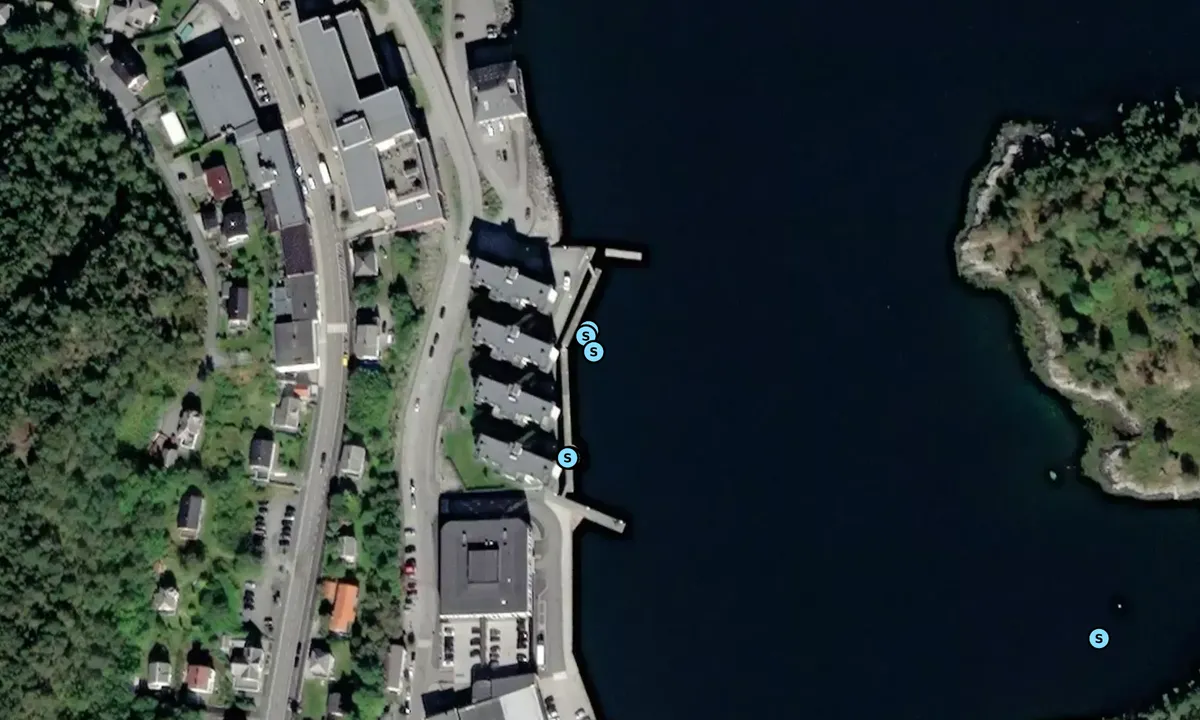 Satelite image of Brattvåg sentrum