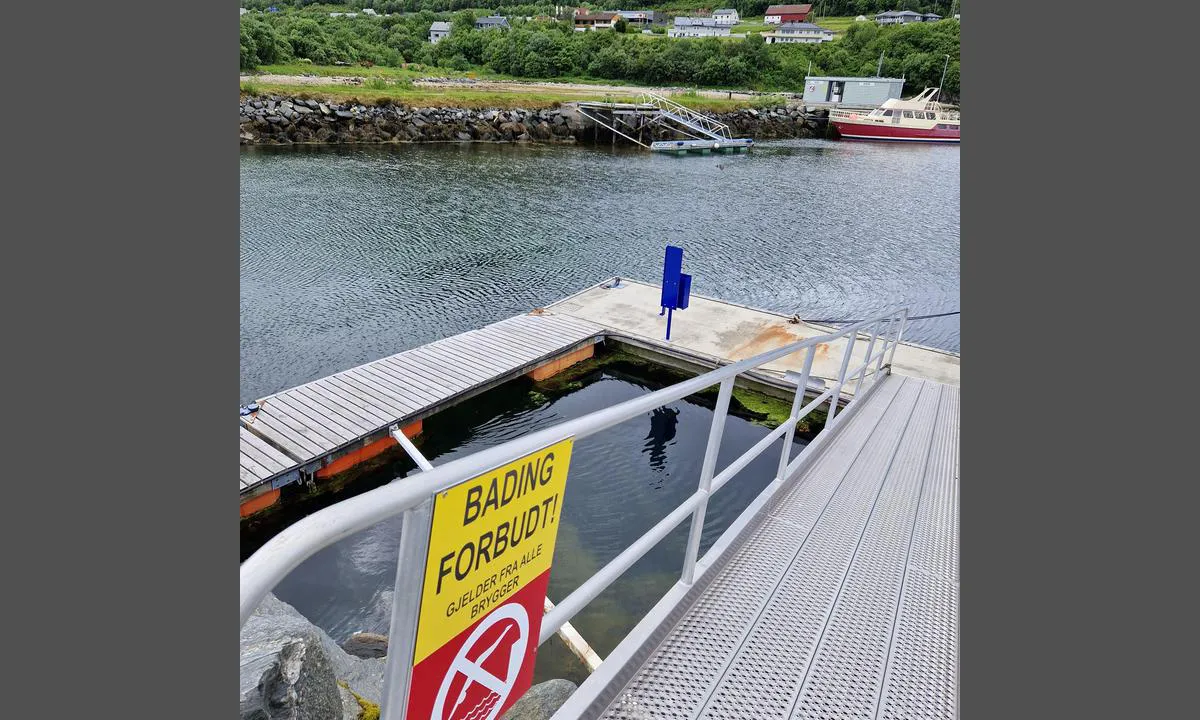 Brattvåg Småbåtforening - Gjestehavn: {"base": "no", "no": "Det er kun disse 2 flytebryggene som er til gjester. Plass til ca. 4-6 b\u00e5ter.", "se": "Det \u00e4r bara dessa 2 flytbryggor som \u00e4r f\u00f6r g\u00e4ster. Plats f\u00f6r ca 4-6 b\u00e5tar.", "en": "These are the only 2 floating docks available for guests. Space for approx. 4-6 boats.", "da": "Det er kun disse 2 flydebroer som er til g\u00e6ster. Plads til ca. 4-6 b\u00e5de."}