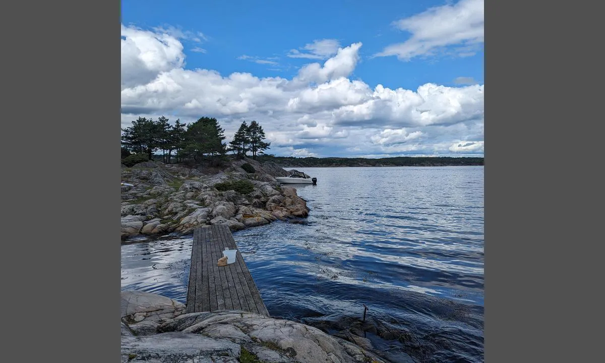 Brygge og bro på vestsiden av Breibukta.