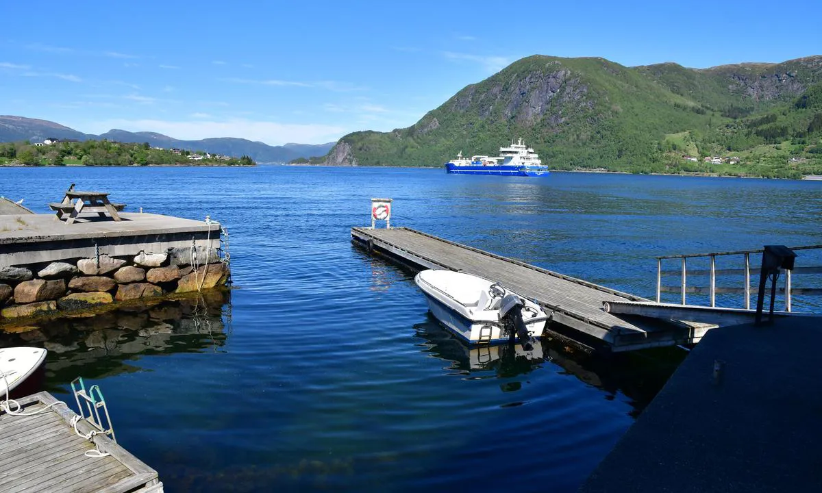 Brekke: {"base": "en", "no": "Gjestejet\u00e9", "se": "G\u00e4stbrygga", "en": "Guest jetty", "da": "G\u00e6stebro"}