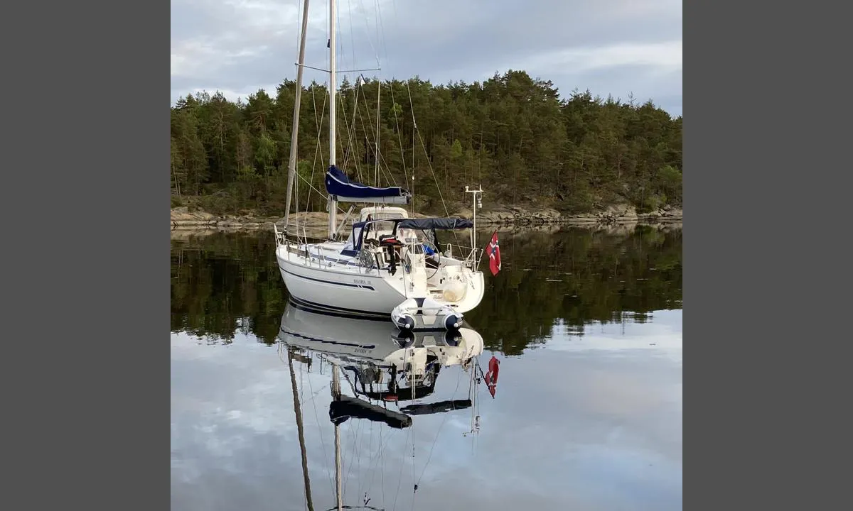 Brennesund: {"base": "no", "no": "Veldig god ankerb\u00e5nn, leire. Ligger godt i le til en viss styrke. Er du ikke kjent s\u00e5 g\u00e5 ikke lenger inn enn det skj\u00e6ret du f\u00e5r p\u00e5 styrbord side.", "se": "Verkligt bra ankarbotten, lera. Ligger bra i l\u00e4 till en viss styrka. \u00c4r du inte bekant s\u00e5 g\u00e5 inte l\u00e4ngre in \u00e4n sk\u00e4ret du f\u00e5r p\u00e5 styrbord sida.", "en": "Very good anchoring ground, clay. Holds well in shelter up to a certain strength. If you are not familiar with the area, do not go further in than the skerry you see on your starboard side.", "da": "Meget godt ankerbund, ler. Ligger godt i l\u00e6 til en vis styrke. Er du ikke fortrolig, s\u00e5 g\u00e5 ikke l\u00e6ngere ind end det sk\u00e6r, du f\u00e5r p\u00e5 styrbord side."}