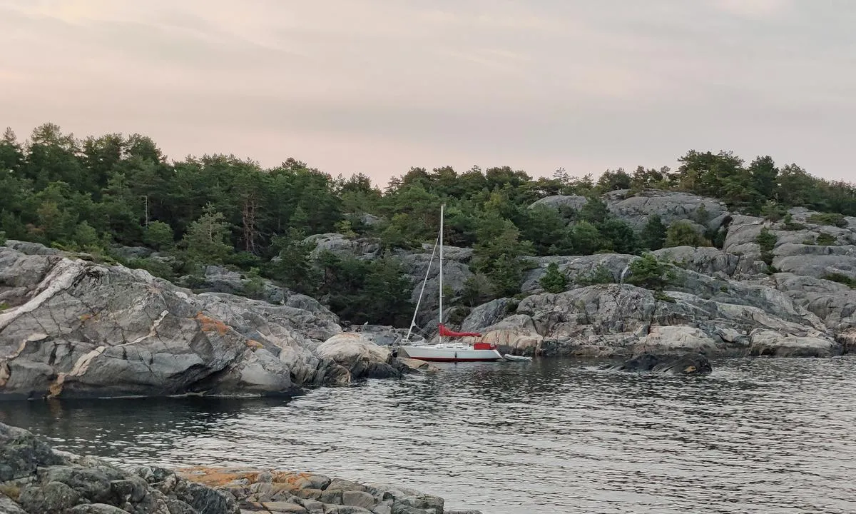 Brennholmen - Risor: Liten bukt på sørsiden