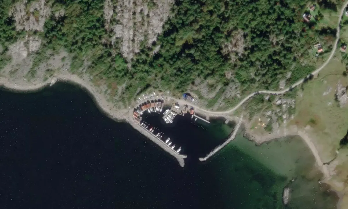 Flyfoto av Breviks Fiskehamn