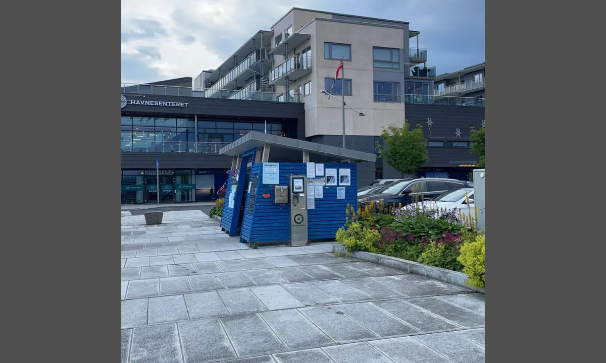 Brønnøysund Gjestehavn: {"base": "no", "no": "S\u00f8ppelhuset", "se": "Sopphuset", "en": "The Trash House", "da": "Affaldshuset"}