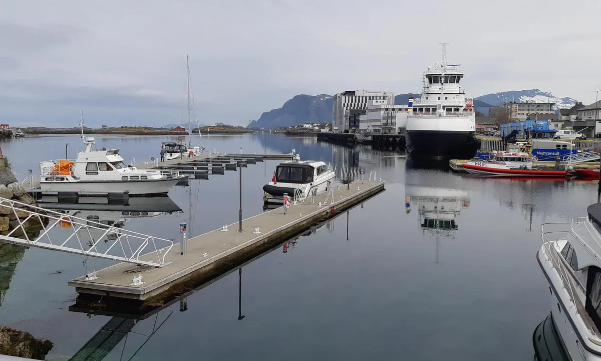 Brønnøysund Gjestehavn: {"base": "no", "no": "Fin og ryddig havn.", "se": "Fin och snygg hamn.", "en": "Nice and tidy harbour.", "da": "Fin og ryddelig havn."}