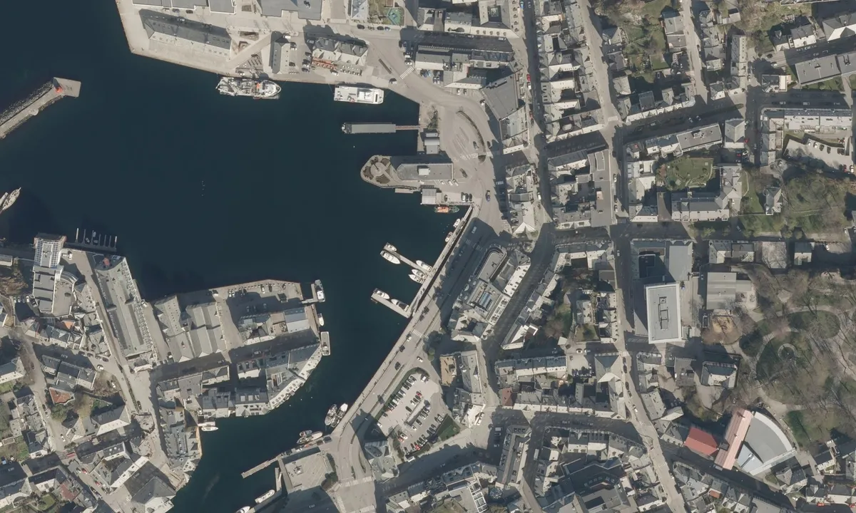 Flyfoto av Ålesund Gjestehavn Brosundet