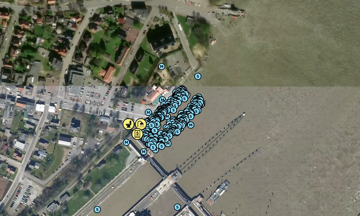 Satelite image of Brunsbuttel binnen hafen
