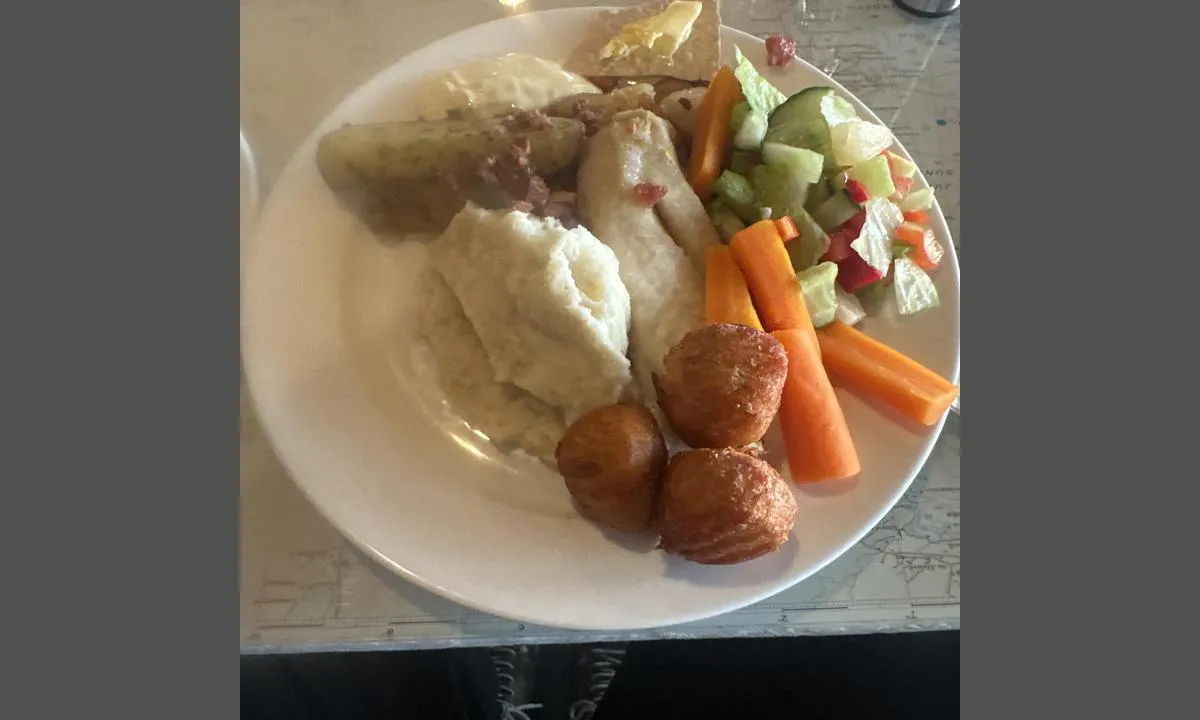 Bud Gjestehavn: {"base": "no", "no": "Hjemmelaget bakkalao, yummy!", "se": "Hemlagad bacalao, mums!", "en": "Homemade bacalao, yummy!", "da": "Hjemmelavet bakkalao, l\u00e6kkert!", "fr": "Bacalao fait maison, d\u00e9licieux\u00a0!", "de": "Hausgemachter Bakkalao, lecker!", "es": "Bacalao casero, \u00a1delicioso!", "it": "Baccal\u00e0 fatto in casa, delizioso!", "pt": "Bacalhau caseiro, yummy!", "nl": "Zelfgemaakte bacalhau, yummy!", "pl": "Domowej roboty baccal\u00e0, pyszne!", "uk": "\u0414\u043e\u043c\u0430\u0448\u043d\u0456\u0439 \u0431\u0430\u043a\u0430\u043b\u0430\u043e, \u0441\u043c\u0430\u0447\u043d\u043e!", "ro": "Bacalhau de cas\u0103, delicios!", "tr": "Ev yap\u0131m\u0131 bakkalao, lezzetli!", "el": "\u03a3\u03c0\u03b9\u03c4\u03b9\u03ba\u03cc \u03bc\u03c0\u03b1\u03ba\u03b1\u03bb\u03b9\u03ac\u03c1\u03bf, \u03bd\u03cc\u03c3\u03c4\u03b9\u03bc\u03bf!", "cs": "Dom\u00e1c\u00ed bakkalao, m\u0148am!", "hu": "H\u00e1zi k\u00e9sz\u00edt\u00e9s\u0171 baccala, finom!", "fi": "Kotitekoinen bakkalao, nami!", "bg": "\u0414\u043e\u043c\u0430\u0448\u043d\u043e \u043f\u0440\u0438\u0433\u043e\u0442\u0432\u0435\u043d\u0430 \u0431\u0430\u043a\u0430\u043b\u0430o, \u0432\u043a\u0443\u0441\u043d\u043e!", "sr": "Doma\u0107i bakalar, njam njam!", "et": "Kodune bakkalao, maitsev!", "lv": "Pa\u0161u gatavots bakalao, gar\u0161\u012bgi!", "lt": "Namin\u0117 bakalao, skanu!"}