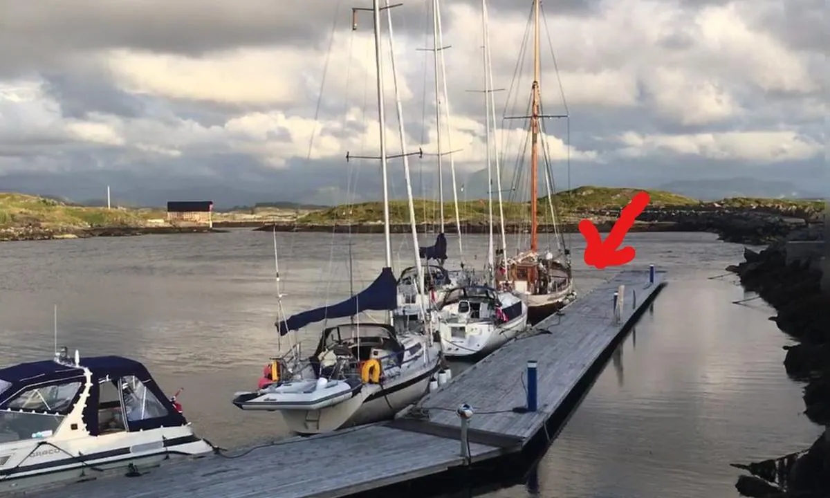 Bud Gjestehavn: {"base": "no", "no": "Ytterst ved brygga ligger det en stein, obs obs!\r\nBetraktelig grunnere der.\r\nEllers god dybde i havna.", "se": "Ytterst vid bryggan ligger det en sten, obs obs! Betydligt grundare d\u00e4r. I \u00f6vrigt god djup i hamnen.", "en": "At the outer end of the pier, there is a rock, warning, warning! Considerably shallower there. Otherwise, good depth in the harbor.", "da": "Yderst ved broen ligger der en sten, obs obs! Betydeligt grundere der. Ellers god dybde i havnen."}