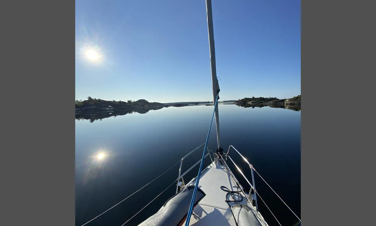 {"base": "no", "no": "Bildet er tatt inne i bukta med utsikt mot Jomfruland.", "se": "Bilden \u00e4r tagen inne i bukten med utsikt mot Jomfruland.", "en": "The picture is taken inside the bay with a view towards Jomfruland.", "da": "Billedet er taget inde i bugten med udsigt mod Jomfruland."}