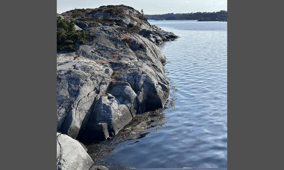 Buskholmane - Telemark: Mange kroker langs fjellet mot vest. Flere gode langside plasser.