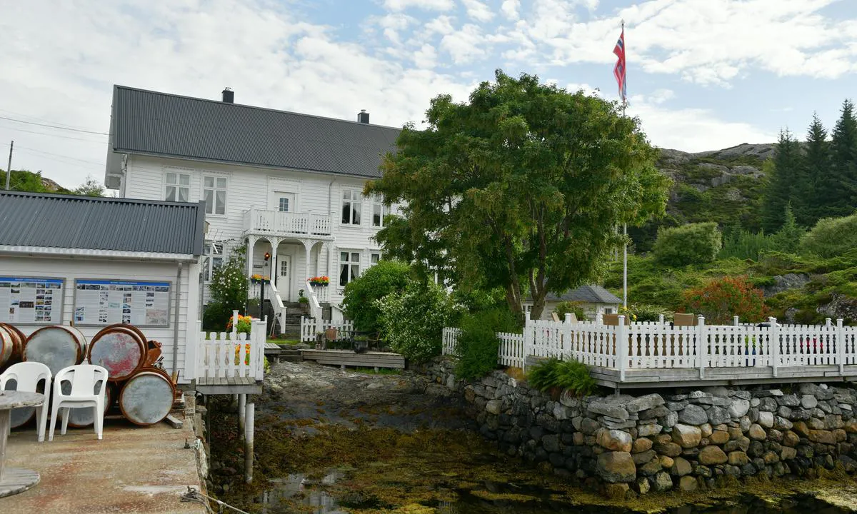 Buskøy: House with long history. Guide will tell story