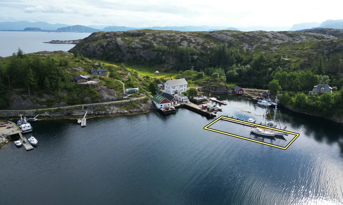 Buskøy: {"base": "en", "no": "Inngang fra nord og s\u00f8r. Fra nord; grunn, men godt merket. Fra s\u00f8r; luftkabel er merket og m\u00e5lt til 25 meter 2023", "se": "Ing\u00e5ng fr\u00e5n norr och s\u00f6der. Fr\u00e5n norr; grunt men v\u00e4l utm\u00e4rkt. Fr\u00e5n s\u00f6der; \u00d6verliggande kabel \u00e4r markerad och m\u00e4tt till 25 meter 2023", "en": "Entrance from North and South.  From north; shallow but well marked.  From south; Overhead cable is marked  and measured 25 mtr 2023", "da": "Indsejling fra Nord og Syd. Fra nord; lavvandet men godt afm\u00e6rket. Fra syd; Overhead kabel er afm\u00e6rket og m\u00e5lt til 25 mtr 2023"}