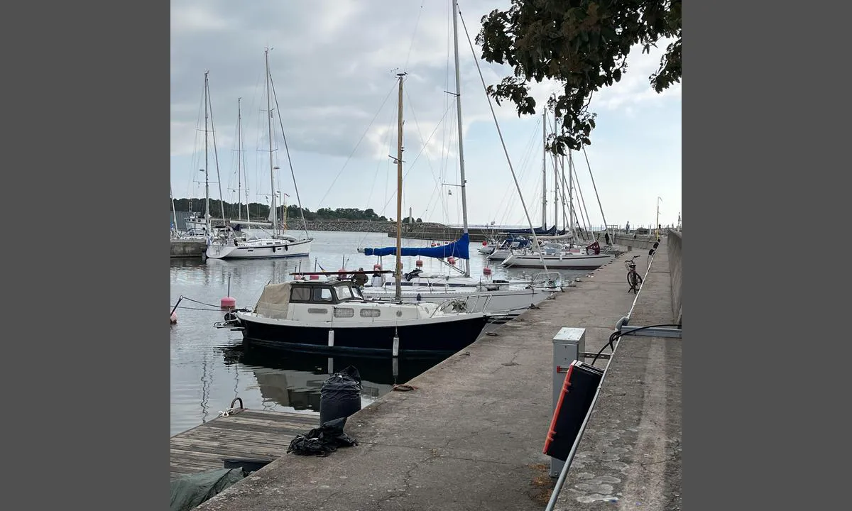 Byxelkroks Hamn: {"base": "no", "no": "Den nordlige delen er nok ikke endret mye, men her er det ogs\u00e5 god plass.", "se": "Den norra delen har nog inte \u00e4ndrats mycket, men h\u00e4r finns det ocks\u00e5 gott om plats.", "en": "The northern part probably hasn't changed much, but there is also plenty of space here.", "da": "Den nordlige del er nok ikke \u00e6ndret meget, men her er der ogs\u00e5 god plads."}