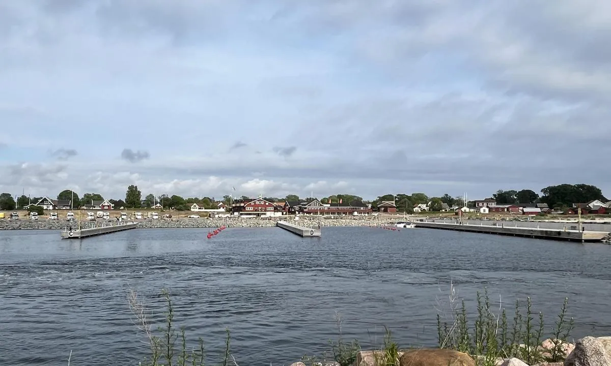 Byxelkroks Hamn: {"base": "no", "no": "Sv\u00e6rt mange plasser!!!", "se": "V\u00e4ldigt m\u00e5nga platser!!!", "en": "Very many berths!!!", "da": "Rigtigt mange pladser!!!"}