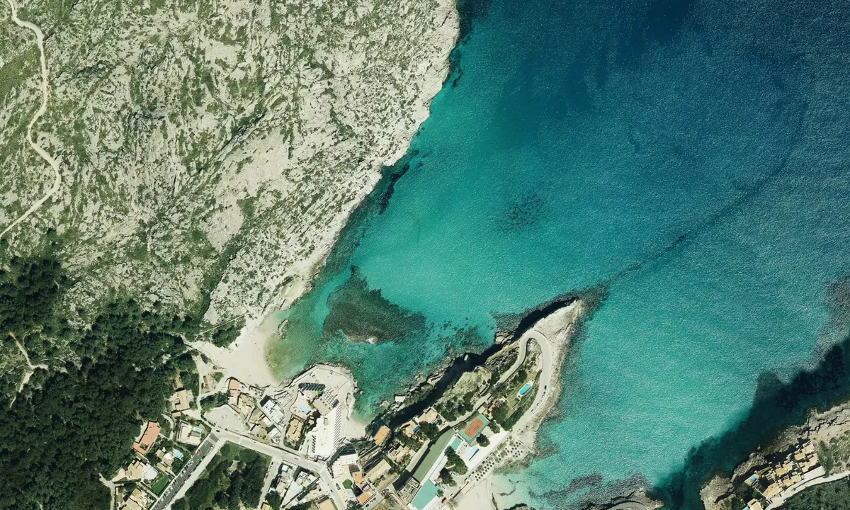 Flyfoto av Cala Barques/ Clara