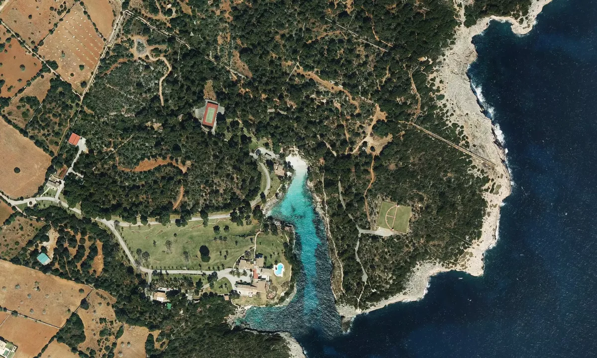 Flyfoto av Cala Mitjana - Cala Serena